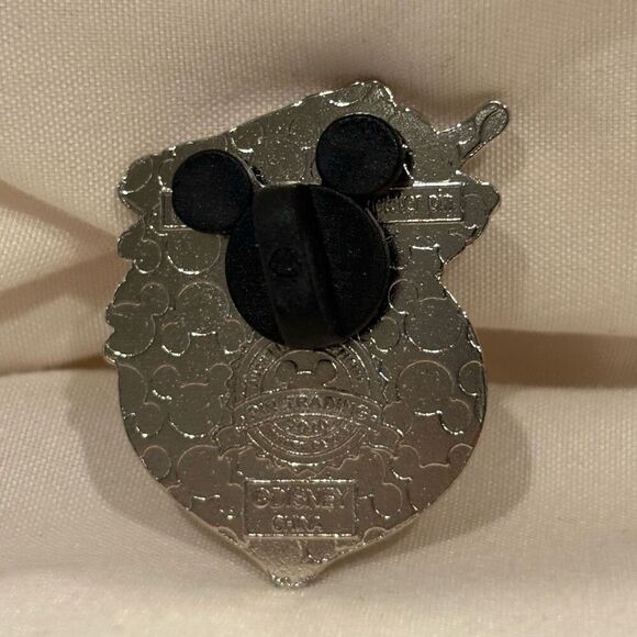 Disney Daisy Duck Pins set of 2 Tsum Tsum Daisy and Christmas Ornament EUC - Picture 4 of 6